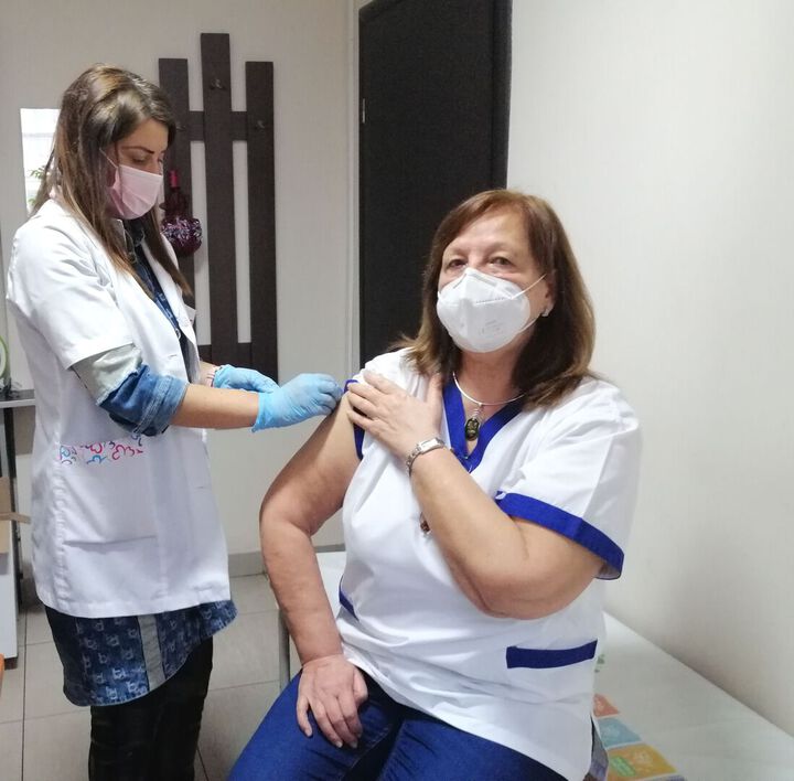 Д-р Николова, вирусолог в „ЛИНА”: Единствено чрез ваксината можем да постигнем колективен имунитет