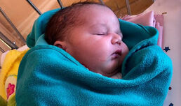 Бебе с внушителни размери проплака в АГ отделението ни