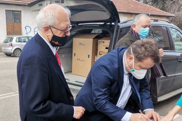 Болници в Кюстендил, Перник и София получиха кислородни концентратори, закупени от МЗ