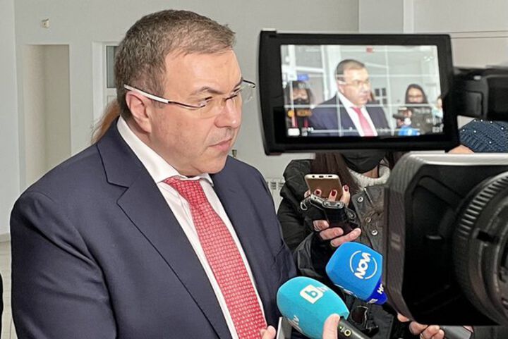 Министър Ангелов: Хакерските атаки към електронния регистър за ваксините продължават