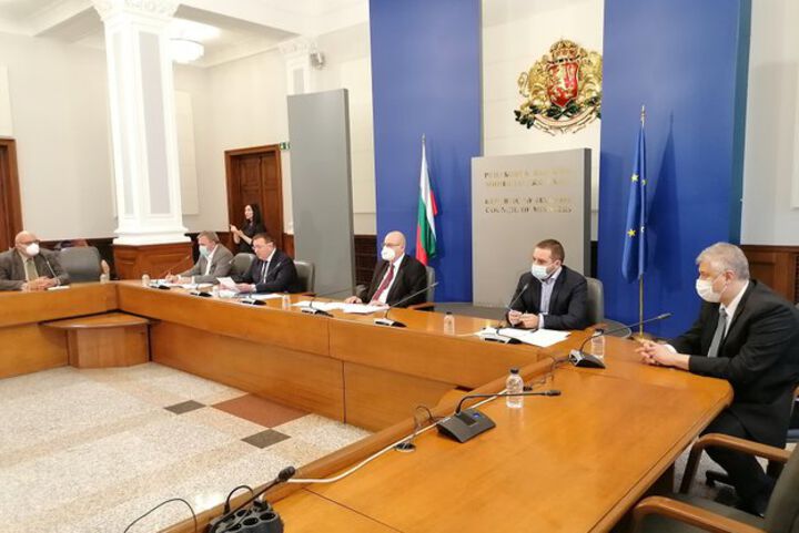 Министър Ангелов: Очакваме подобряване на показателите за разпространение на COVID-19