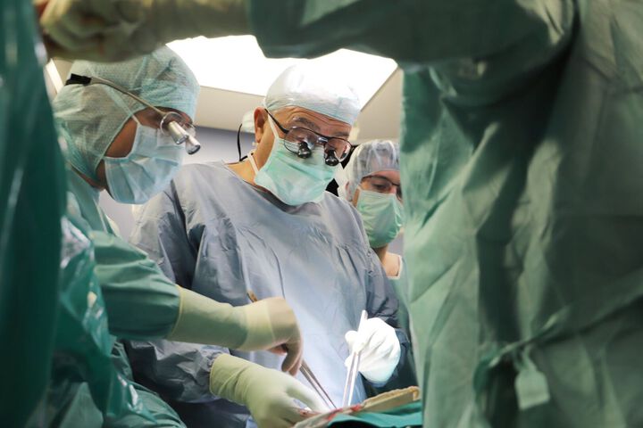 Посред нощ: Специалисти от ВМА трансплантираха черен дроб на 52-годишен мъж