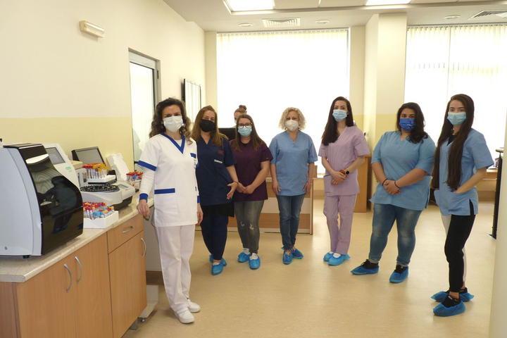 За пета година: Бъдещи медицински сестри проведоха практиката си в модерната база на лаборатория „ЛИНА”