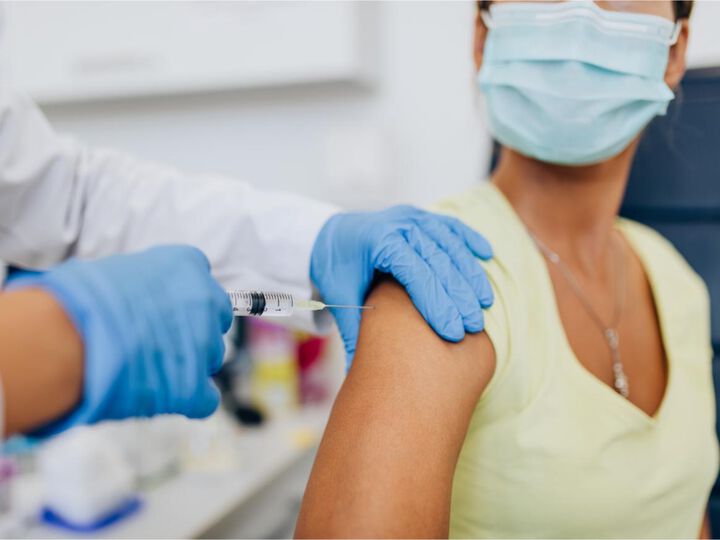 Мобилни пунктове за ваксинация ще работят днес в Хасково, Велико Търново и Благоевград