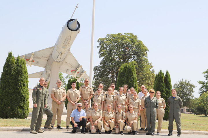 Курсанти – военни лекари с първи стъпки в авиомедицинската евакуация
