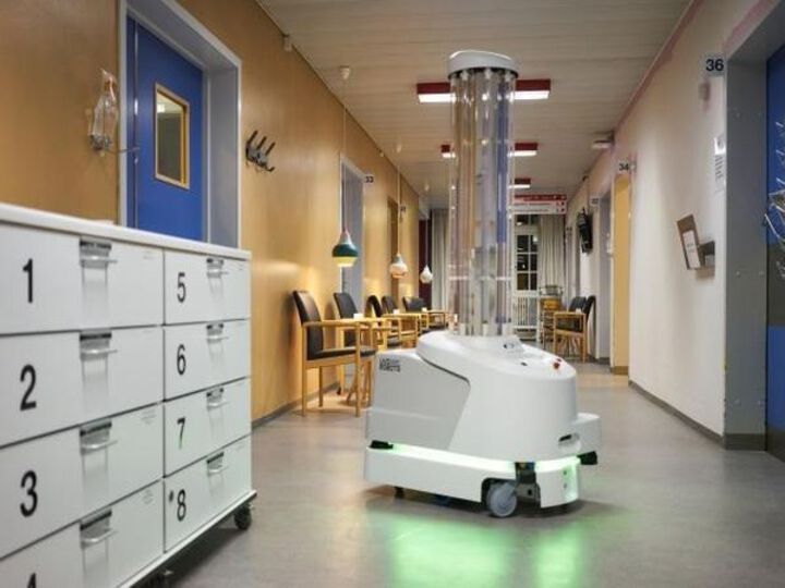 Първият робот, дарен от ЕС за дезинфекция срещу COVID-19, е в КАИЛ