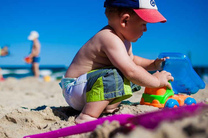 Правилна слънцезащита на бебешката и детска кожа през лятото