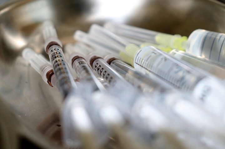 ЕCDC: Не е спешно прилагането на бустерни дози на напълно ваксинирани