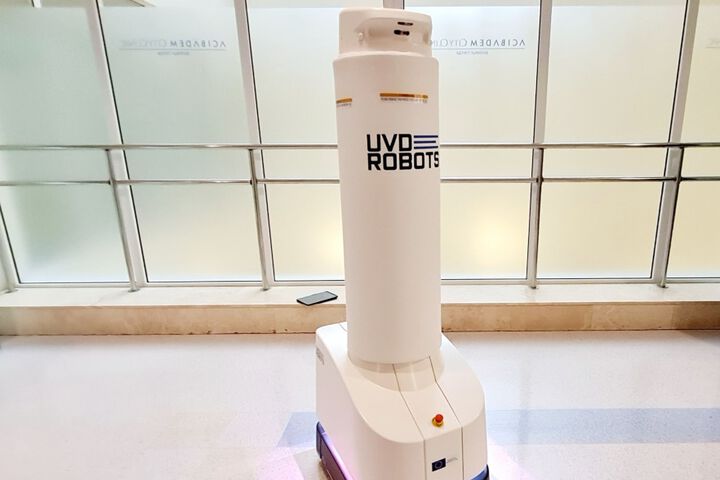 Аджибадем Сити Клиник УМБАЛ Токуда с робот за автономна дезинфекция