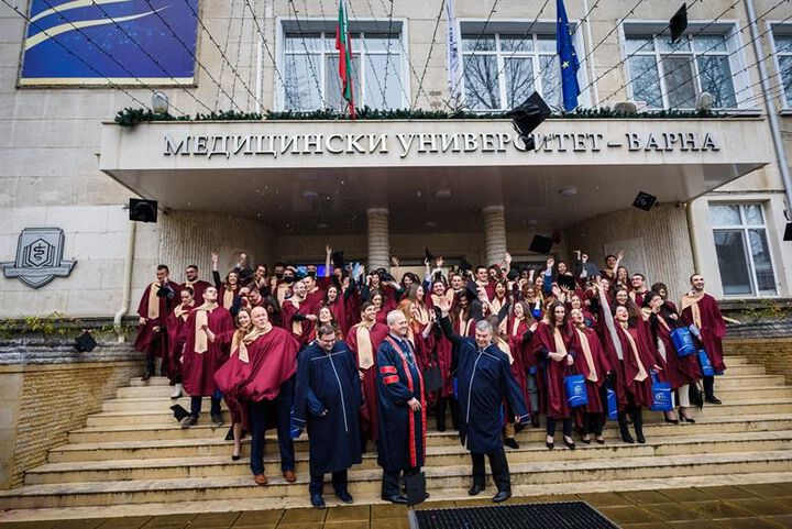 413 лекари получиха дипломите си в МУ-Варна