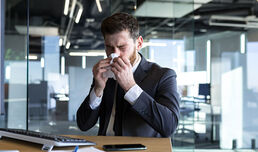 Как да контролираме алергиите на работното място?