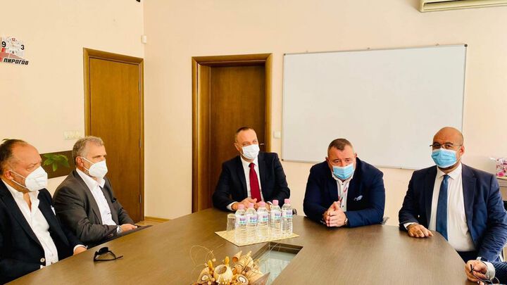 Директорът на „Пирогов“ д-р Валентин Димитров се срещна с известния учен проф. Армандо Бартолаци