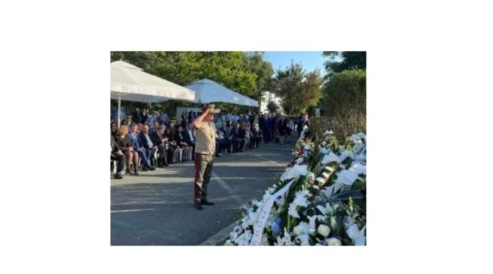 Началникът на ВМА участва във възпоменателната церемония за годишнината от атентата в Сарафово