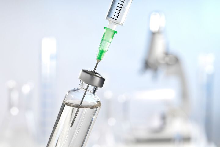 МЗ препоръча втори бустер иРНК ваксина срещу COVID-19 на имунизираните с Janssen