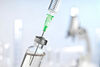 Във Великобритания е одобрена първата комбинирана ваксина срещу два варианта на Covid-19