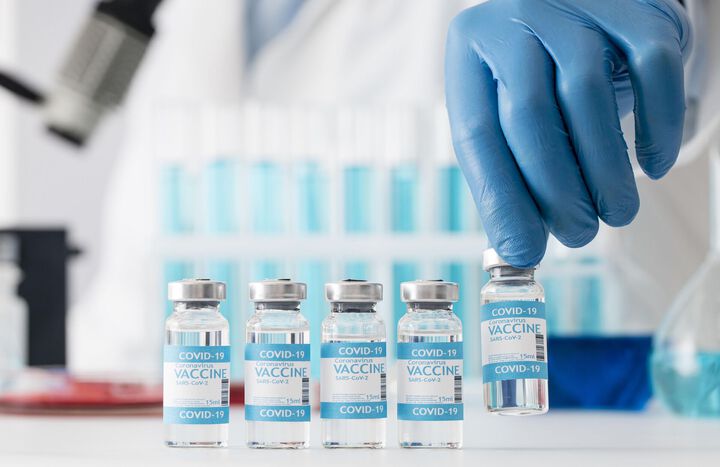 МЗ одобри прилагането на бустерна доза от адаптирани иРНК ваксини срещу COVID-19