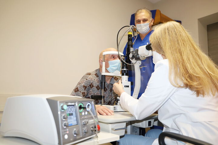 Клиниката по очни болести на ВМА с нова прецизна апаратура