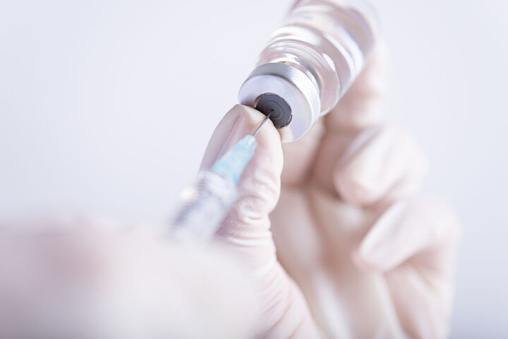 Одобрени са препоръките за бустерна доза адаптирана иРНК ваксина при деца от 6 до 11 г.