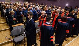 Връчиха дипломите за заетите академични длъжности и придобити научни степени в МУ - Варна