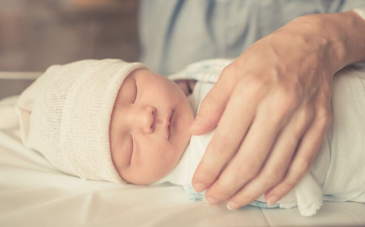 Пренасяне на микробиома на майката върху бебето при раждане със секцио - нови проучвания