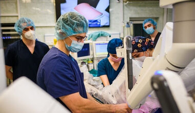 МУ – Варна обучава хирурзи и студенти с най-модерната система за роботизирана хирургия
