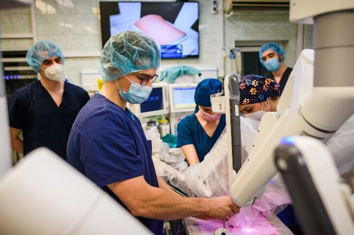 МУ – Варна обучава хирурзи и студенти с най-модерната система за роботизирана хирургия