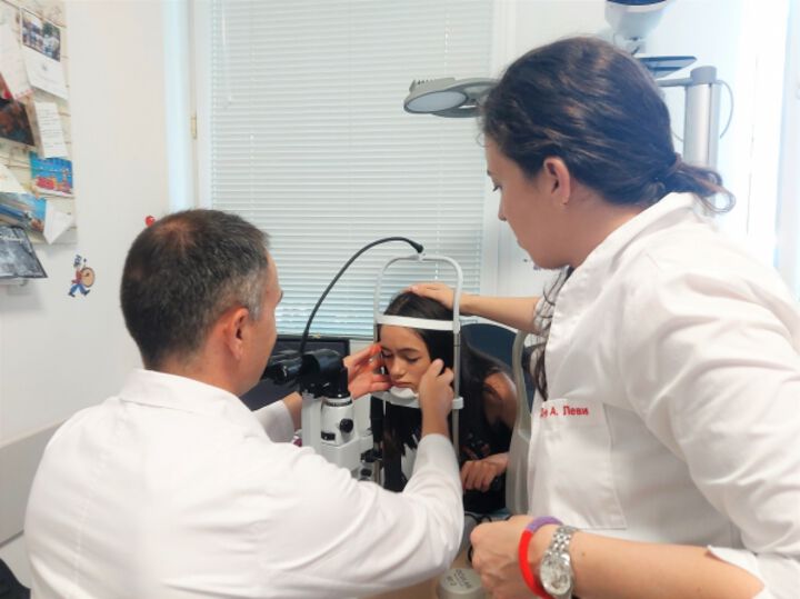 В „Александровска“ оперираха дете с тежка очна травма след игра с лък