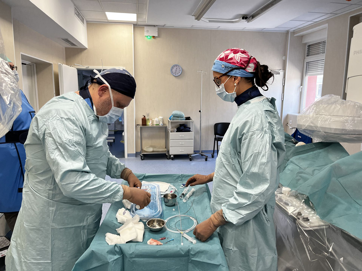 Лекари от НКБ спасиха от ампутация 6 пациенти с ендоваскуларни процедури с мултифункционален катетър, използван за първи път у нас