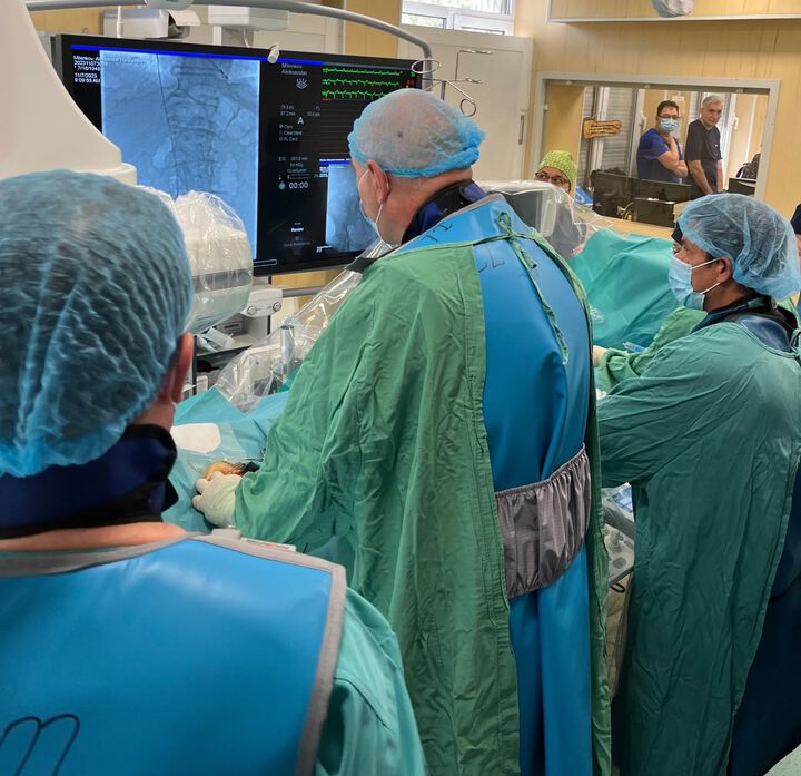 За първи път у нас: Имплантация на безжичен пейсмейкър директно в дясна камера на сърцето