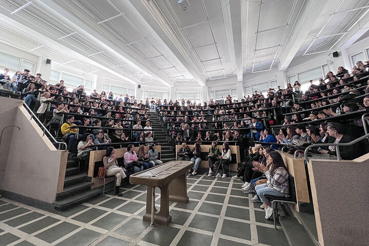 Денят на отворените врати в МУ-София привлече стотици желаещи да учат медицина