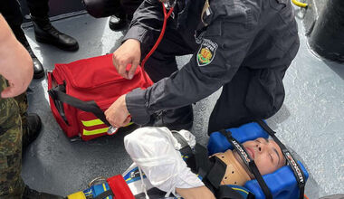 Бъдещи военни лекари спасяваха ранени на борда на НИК 421