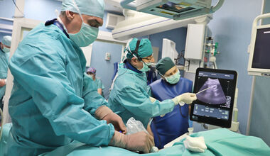 Уролози от ВМА оперират на живо пред стотици медици от цял свят