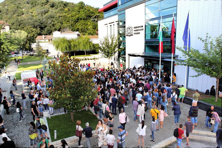 Ръст на кандидат-студентите за МУ – Пловдив