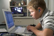 Децата и компютрите – сигурността на първо място
