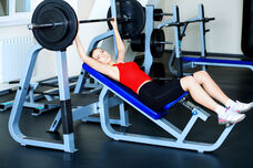 Тренировка с 5-килограмова гира може да натовари  кръста колкото 300 кг