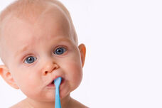 Почистване на зъбите на бебето