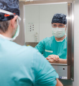 Дете с екстремно тежка 125-градусова сколиоза беше успешно оперирано от ортопедите в Токуда 