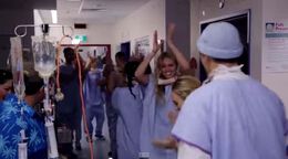 "Танцуващите доктори" за повече празнично настроение през декември! 