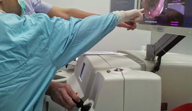  Д-р Димитър Тасков оперира първите пациенти с новия 3D лазер в Пловдив