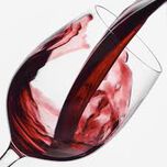 Чаша червено вино на ден