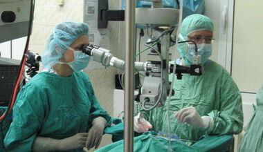 Хирургия на живо демонстрират лекарите от Клиниката по очни болести в УМБАЛ „Свети Георги“