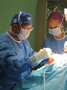 Ортопедите от „Софиямед“ отстраниха 3-килограмов тумор след сложна операция