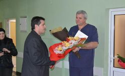 Кметът д-р Емил Караиванов поздрави лекарите и акушерките от АГ-отделението в МБАЛ-Асеновград