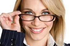 Как да изберем подходяща рамка за очила
