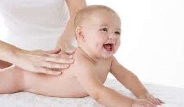 Първия масаж при малките бебета