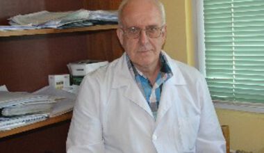 Д-р Красимир Денчев е плевенчанин, педиатър, гастроентеролог с близо 40-годишен стаж