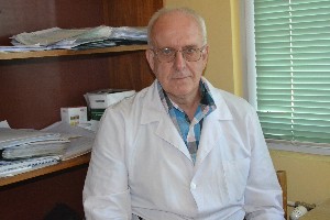 Д-р Красимир Денчев е плевенчанин, педиатър, гастроентеролог с близо 40-годишен стаж