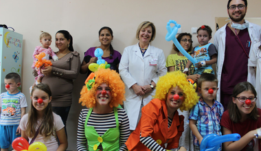 Медицински клоуни откриха учебната година в Клиниката по педиатрия и детска кардиология в Националната кардиологична болница