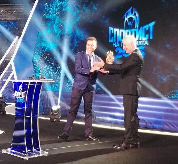 Началникът на ВМА връчи наградата на Боян Петров в класацията „Спортист на годината”