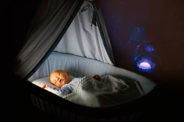 Правилно ли е да се кърми бебе през ноща?